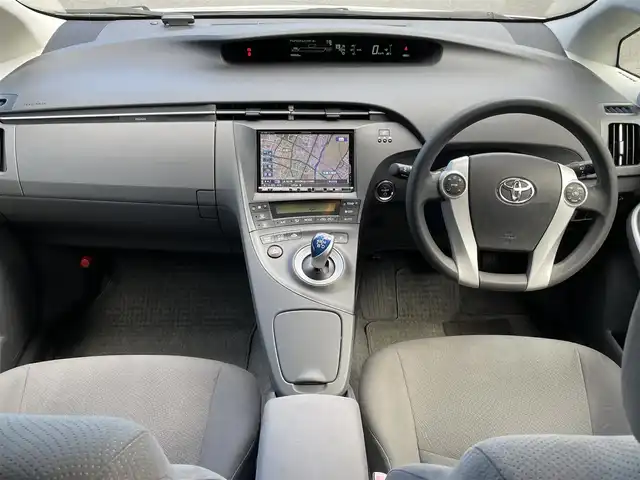 トヨタ プリウス S 東京都 2011(平23)年 8.1万km パール (株)IDOMが運営する【じしゃロン昭島店】の自社ローン専用車両になります。/こちらは現金またはオートローンご利用時の価格です。自社ローンご希望の方は別途その旨お申付け下さい/社外ナビ（HDD・DVD）/TV/バックカメラ/ワンオーナ-/スマートキー/ウィンカーミラー/オートライト/純正フロアマット/純正アルミホイール