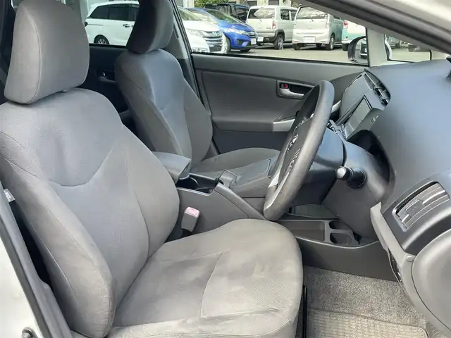 トヨタ プリウス S 東京都 2011(平23)年 8.1万km パール (株)IDOMが運営する【じしゃロン昭島店】の自社ローン専用車両になります。/こちらは現金またはオートローンご利用時の価格です。自社ローンご希望の方は別途その旨お申付け下さい/社外ナビ（HDD・DVD）/TV/バックカメラ/ワンオーナ-/スマートキー/ウィンカーミラー/オートライト/純正フロアマット/純正アルミホイール