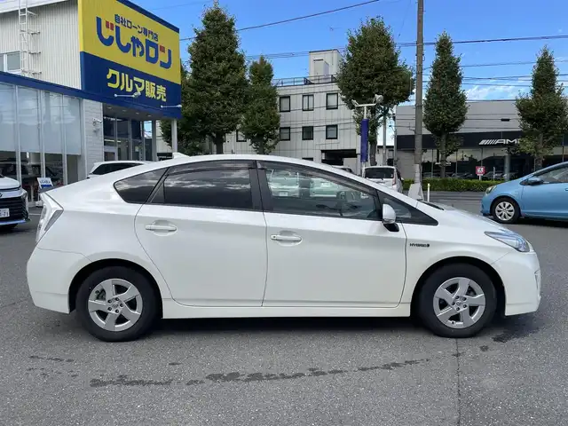 トヨタ プリウス S 東京都 2011(平23)年 8.1万km パール (株)IDOMが運営する【じしゃロン昭島店】の自社ローン専用車両になります。/こちらは現金またはオートローンご利用時の価格です。自社ローンご希望の方は別途その旨お申付け下さい/社外ナビ（HDD・DVD）/TV/バックカメラ/ワンオーナ-/スマートキー/ウィンカーミラー/オートライト/純正フロアマット/純正アルミホイール