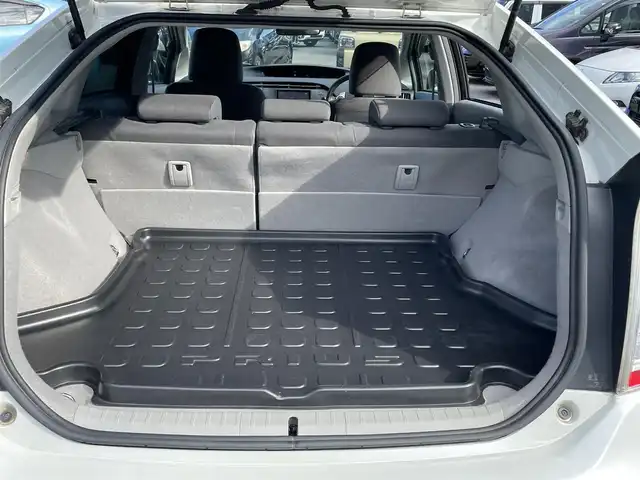 トヨタ プリウス S 東京都 2011(平23)年 8.1万km パール (株)IDOMが運営する【じしゃロン昭島店】の自社ローン専用車両になります。/こちらは現金またはオートローンご利用時の価格です。自社ローンご希望の方は別途その旨お申付け下さい/社外ナビ（HDD・DVD）/TV/バックカメラ/ワンオーナ-/スマートキー/ウィンカーミラー/オートライト/純正フロアマット/純正アルミホイール