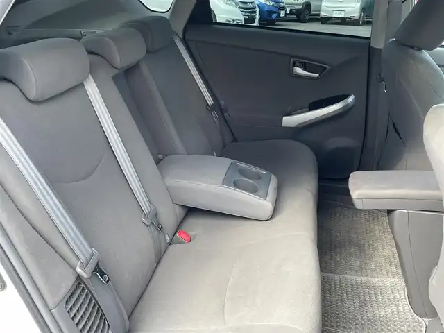 トヨタ プリウス S 東京都 2011(平23)年 8.1万km パール (株)IDOMが運営する【じしゃロン昭島店】の自社ローン専用車両になります。/こちらは現金またはオートローンご利用時の価格です。自社ローンご希望の方は別途その旨お申付け下さい/社外ナビ（HDD・DVD）/TV/バックカメラ/ワンオーナ-/スマートキー/ウィンカーミラー/オートライト/純正フロアマット/純正アルミホイール