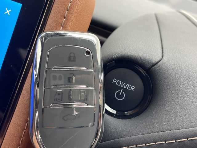 トヨタ ヴェルファイア ハイブリット Z プレミア 愛知県 2024(令6)年 1.6万km ブラック トヨタセーフティセンス/純正14型ディスプレイオーディオナビ/三眼LEDヘッドライト/ガラスルーフ/両側パワースライドドア/本革レザー/シートヒーター/エアシート/バックカメラ/電動リアゲート/パワーシート/ヘッドアップディスプレイ/ブラインドスポットモニター/コーナーセンサー/純正アルミホイール/ETC2.0/パドルシフト/レーンキープアシスト/ワイヤレス充電機/ドライブレコーダー/レーダークルーズコントロール/ステアリングスイッチ/スマートキー/プッシュスタート