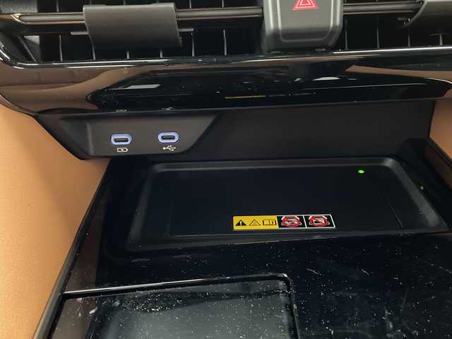 トヨタ ヴェルファイア ハイブリット Z プレミア 愛知県 2024(令6)年 1.6万km ブラック トヨタセーフティセンス/純正14型ディスプレイオーディオナビ/三眼LEDヘッドライト/ガラスルーフ/両側パワースライドドア/本革レザー/シートヒーター/エアシート/バックカメラ/電動リアゲート/パワーシート/ヘッドアップディスプレイ/ブラインドスポットモニター/コーナーセンサー/純正アルミホイール/ETC2.0/パドルシフト/レーンキープアシスト/ワイヤレス充電機/ドライブレコーダー/レーダークルーズコントロール/ステアリングスイッチ/スマートキー/プッシュスタート