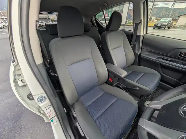 トヨタ アクア S 福井県 2015(平27)年 6万km ライムホワイトパールクリスタルシャイン 純正SDナビ/AM/FM/ワンセグ/BT/CD/AUX/バックカメラ/アイドリングストップ/横滑り防止装置/ETC/ダブルエアバッグ/純正フロアマット/LEDヘッドライト/オートライト/純正ホイルキャップ/スマートキー