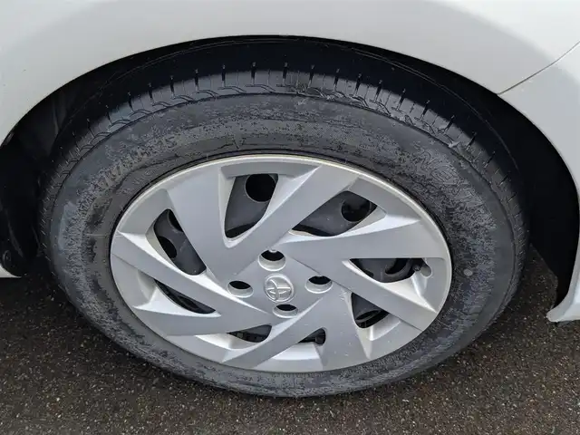 トヨタ アクア S 福井県 2015(平27)年 6万km ライムホワイトパールクリスタルシャイン 純正SDナビ/AM/FM/ワンセグ/BT/CD/AUX/バックカメラ/アイドリングストップ/横滑り防止装置/ETC/ダブルエアバッグ/純正フロアマット/LEDヘッドライト/オートライト/純正ホイルキャップ/スマートキー