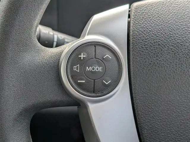 トヨタ アクア S 福井県 2015(平27)年 6万km ライムホワイトパールクリスタルシャイン 純正SDナビ/AM/FM/ワンセグ/BT/CD/AUX/バックカメラ/アイドリングストップ/横滑り防止装置/ETC/ダブルエアバッグ/純正フロアマット/LEDヘッドライト/オートライト/純正ホイルキャップ/スマートキー