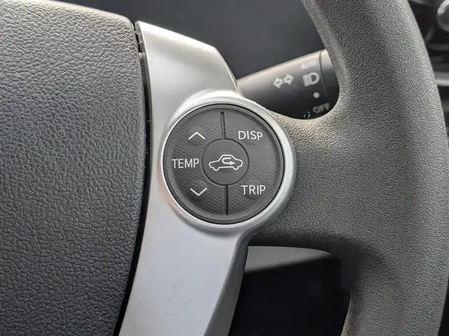 トヨタ アクア S 福井県 2015(平27)年 6万km ライムホワイトパールクリスタルシャイン 純正SDナビ/AM/FM/ワンセグ/BT/CD/AUX/バックカメラ/アイドリングストップ/横滑り防止装置/ETC/ダブルエアバッグ/純正フロアマット/LEDヘッドライト/オートライト/純正ホイルキャップ/スマートキー