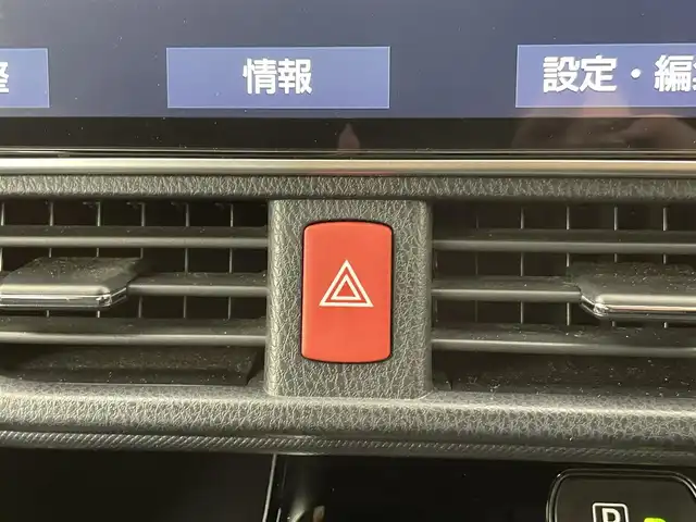 トヨタ ノア ハイブリッド Si ダブルバイビーⅡ 千葉県 2019(平31)年 5.8万km ホワイトパールクリスタルシャイン 禁煙車/トヨタセーフティセンス/・先行車発進お知らせ/・レーンディパーチャーアラート/・クリアランスソナー/・クルーズコントロール/両側パワースライドドア/純正１０型メモリナビ/・型番：NSZN-Z68T/・CD/DVD/Bluetooth/フルセグTV/・バックカメラ/・ビルトインETC/革巻きステアリング/・ステアリングスイッチ/ハーフレザーシート/・DNシートヒーター/左右独立エアコン/純正フロアマット/純正ドアバイザー/純正１６インチAW/オートライト/・オートマチックハイビーム/・LEDヘッドライト/・LEDフォグランプ