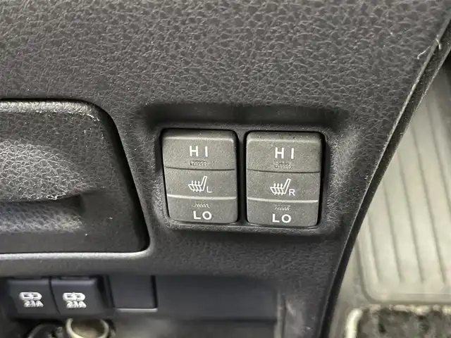 トヨタ ノア ハイブリッド Si ダブルバイビーⅡ 千葉県 2019(平31)年 5.8万km ホワイトパールクリスタルシャイン 禁煙車/トヨタセーフティセンス/・先行車発進お知らせ/・レーンディパーチャーアラート/・クリアランスソナー/・クルーズコントロール/両側パワースライドドア/純正１０型メモリナビ/・型番：NSZN-Z68T/・CD/DVD/Bluetooth/フルセグTV/・バックカメラ/・ビルトインETC/革巻きステアリング/・ステアリングスイッチ/ハーフレザーシート/・DNシートヒーター/左右独立エアコン/純正フロアマット/純正ドアバイザー/純正１６インチAW/オートライト/・オートマチックハイビーム/・LEDヘッドライト/・LEDフォグランプ