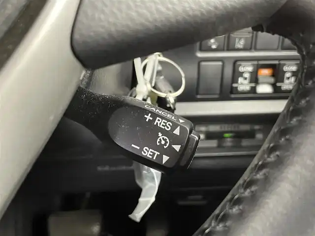 トヨタ ノア ハイブリッド Si ダブルバイビーⅡ 千葉県 2019(平31)年 5.8万km ホワイトパールクリスタルシャイン 禁煙車/トヨタセーフティセンス/・先行車発進お知らせ/・レーンディパーチャーアラート/・クリアランスソナー/・クルーズコントロール/両側パワースライドドア/純正１０型メモリナビ/・型番：NSZN-Z68T/・CD/DVD/Bluetooth/フルセグTV/・バックカメラ/・ビルトインETC/革巻きステアリング/・ステアリングスイッチ/ハーフレザーシート/・DNシートヒーター/左右独立エアコン/純正フロアマット/純正ドアバイザー/純正１６インチAW/オートライト/・オートマチックハイビーム/・LEDヘッドライト/・LEDフォグランプ