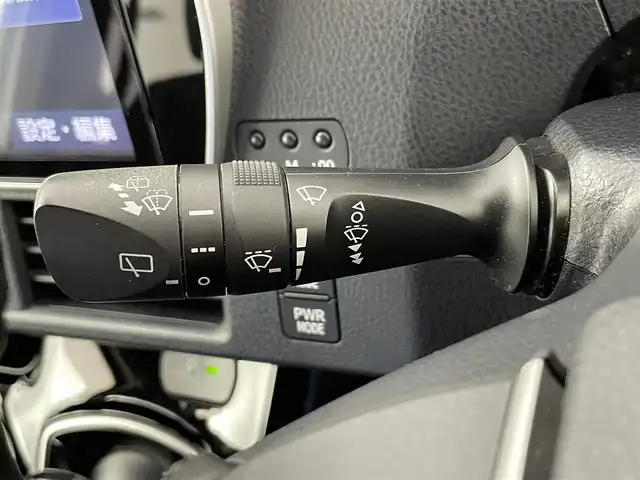 トヨタ ノア ハイブリッド Si ダブルバイビーⅡ 千葉県 2019(平31)年 5.8万km ホワイトパールクリスタルシャイン 禁煙車/トヨタセーフティセンス/・先行車発進お知らせ/・レーンディパーチャーアラート/・クリアランスソナー/・クルーズコントロール/両側パワースライドドア/純正１０型メモリナビ/・型番：NSZN-Z68T/・CD/DVD/Bluetooth/フルセグTV/・バックカメラ/・ビルトインETC/革巻きステアリング/・ステアリングスイッチ/ハーフレザーシート/・DNシートヒーター/左右独立エアコン/純正フロアマット/純正ドアバイザー/純正１６インチAW/オートライト/・オートマチックハイビーム/・LEDヘッドライト/・LEDフォグランプ