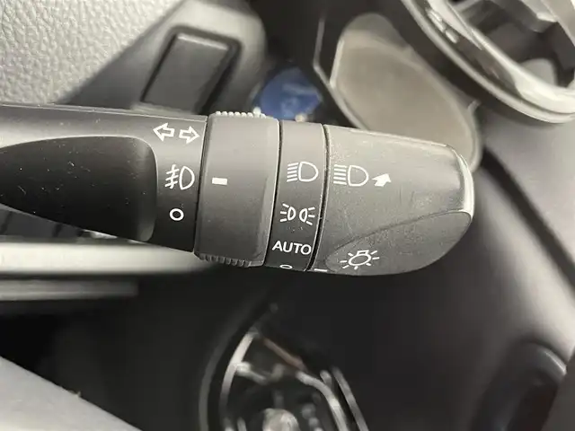 トヨタ ノア ハイブリッド Si ダブルバイビーⅡ 千葉県 2019(平31)年 5.8万km ホワイトパールクリスタルシャイン 禁煙車/トヨタセーフティセンス/・先行車発進お知らせ/・レーンディパーチャーアラート/・クリアランスソナー/・クルーズコントロール/両側パワースライドドア/純正１０型メモリナビ/・型番：NSZN-Z68T/・CD/DVD/Bluetooth/フルセグTV/・バックカメラ/・ビルトインETC/革巻きステアリング/・ステアリングスイッチ/ハーフレザーシート/・DNシートヒーター/左右独立エアコン/純正フロアマット/純正ドアバイザー/純正１６インチAW/オートライト/・オートマチックハイビーム/・LEDヘッドライト/・LEDフォグランプ