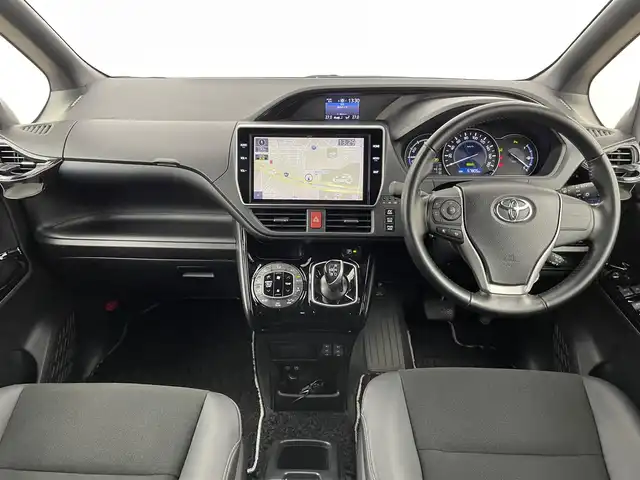 トヨタ ノア ハイブリッド Si ダブルバイビーⅡ 千葉県 2019(平31)年 5.8万km ホワイトパールクリスタルシャイン 禁煙車/トヨタセーフティセンス/・先行車発進お知らせ/・レーンディパーチャーアラート/・クリアランスソナー/・クルーズコントロール/両側パワースライドドア/純正１０型メモリナビ/・型番：NSZN-Z68T/・CD/DVD/Bluetooth/フルセグTV/・バックカメラ/・ビルトインETC/革巻きステアリング/・ステアリングスイッチ/ハーフレザーシート/・DNシートヒーター/左右独立エアコン/純正フロアマット/純正ドアバイザー/純正１６インチAW/オートライト/・オートマチックハイビーム/・LEDヘッドライト/・LEDフォグランプ