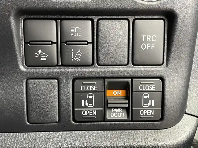 トヨタ ノア ハイブリッド Si ダブルバイビーⅡ 千葉県 2019(平31)年 5.8万km ホワイトパールクリスタルシャイン 禁煙車/トヨタセーフティセンス/・先行車発進お知らせ/・レーンディパーチャーアラート/・クリアランスソナー/・クルーズコントロール/両側パワースライドドア/純正１０型メモリナビ/・型番：NSZN-Z68T/・CD/DVD/Bluetooth/フルセグTV/・バックカメラ/・ビルトインETC/革巻きステアリング/・ステアリングスイッチ/ハーフレザーシート/・DNシートヒーター/左右独立エアコン/純正フロアマット/純正ドアバイザー/純正１６インチAW/オートライト/・オートマチックハイビーム/・LEDヘッドライト/・LEDフォグランプ