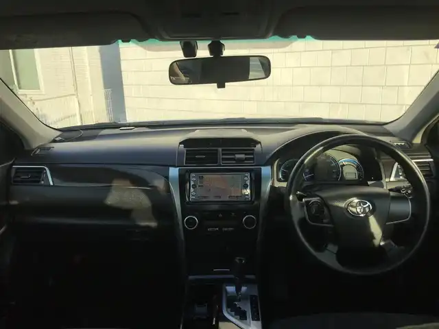 トヨタ カムリ ハイブリット 栃木県 2012(平24)年 7.8万km ホワイトパールクリスタルシャイン (株)IDOMが運営する【じしゃロン小山店】の自社ローン対象車両になります。こちらは現金ご利用時の価格です。/自社ローンご希望の方は別途その旨お申付け下さい。//純正ワンセグナビ/（CD/DVD/AM/FMラジオ）/スマートキー/プッシュスタート/ＥＴＣ/ステアリングリモコン/電動格納ドアミラー/パワーウインドウ/オートライト/防眩ミラー/シートカバー