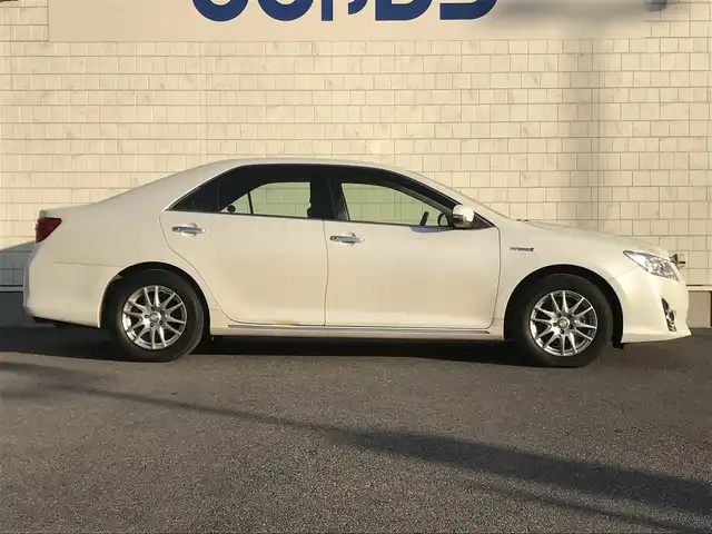 トヨタ カムリ ハイブリット 栃木県 2012(平24)年 7.8万km ホワイトパールクリスタルシャイン (株)IDOMが運営する【じしゃロン小山店】の自社ローン対象車両になります。こちらは現金ご利用時の価格です。/自社ローンご希望の方は別途その旨お申付け下さい。//純正ワンセグナビ/（CD/DVD/AM/FMラジオ）/スマートキー/プッシュスタート/ＥＴＣ/ステアリングリモコン/電動格納ドアミラー/パワーウインドウ/オートライト/防眩ミラー/シートカバー