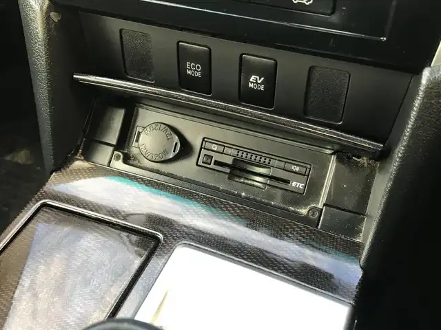 トヨタ カムリ ハイブリット 栃木県 2012(平24)年 7.8万km ホワイトパールクリスタルシャイン (株)IDOMが運営する【じしゃロン小山店】の自社ローン対象車両になります。こちらは現金ご利用時の価格です。/自社ローンご希望の方は別途その旨お申付け下さい。//純正ワンセグナビ/（CD/DVD/AM/FMラジオ）/スマートキー/プッシュスタート/ＥＴＣ/ステアリングリモコン/電動格納ドアミラー/パワーウインドウ/オートライト/防眩ミラー/シートカバー