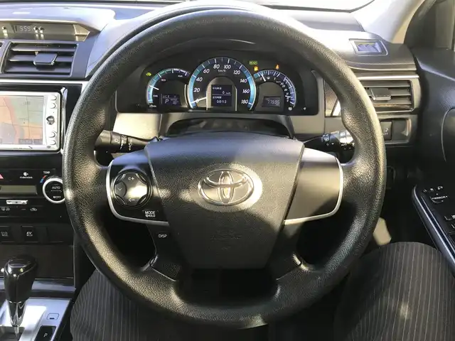 トヨタ カムリ ハイブリット 栃木県 2012(平24)年 7.8万km ホワイトパールクリスタルシャイン (株)IDOMが運営する【じしゃロン小山店】の自社ローン対象車両になります。こちらは現金ご利用時の価格です。/自社ローンご希望の方は別途その旨お申付け下さい。//純正ワンセグナビ/（CD/DVD/AM/FMラジオ）/スマートキー/プッシュスタート/ＥＴＣ/ステアリングリモコン/電動格納ドアミラー/パワーウインドウ/オートライト/防眩ミラー/シートカバー