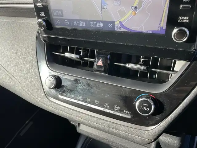 トヨタ カローラツーリング ハイブリッド ダブルバイビー 千葉県 2020(令2)年 5.2万km ホワイトパールクリスタルシャイン トヨタセーフティセンス/・衝突軽減ブレーキ/レーンキープアシスト/・レーダークルーズコントロール/オートハイビーム/・クリアランスソナー/ブラインドスポットモニター/・ヘッドアップディスプレイ/純正メーカーディスプレイナビ/・フルセグ/DVD/CD/BT/バックカメラ/ステアリングスイッチ/ETC/電動パーキングブレーキ/ブレーキホールド/ハーフレザーシート/シートヒーター(D/N席)/LEDヘッドライト/オートライト/フォグライト/スマートキー/プッシュスタート/純正フロアマット/15インチAW