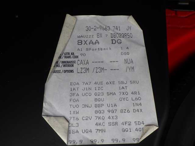 アウディ Ａ１ スポーツバック 1．4TFSI 千葉県 2012(平24)年 3.1万km ミサノレッドパールエフェクト 純正ナビ/地デジTV/【DVD/CD再生機能　Bluetooth接続】/革巻きステアリング/ETC/HID/純正15インチアルミホイル/スマートキー