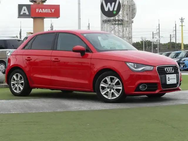 アウディ Ａ１ スポーツバック 1．4TFSI 千葉県 2012(平24)年 3.1万km ミサノレッドパールエフェクト 純正ナビ/地デジTV/【DVD/CD再生機能　Bluetooth接続】/革巻きステアリング/ETC/HID/純正15インチアルミホイル/スマートキー