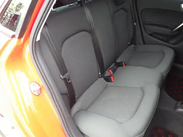 アウディ Ａ１ スポーツバック 1．4TFSI 千葉県 2012(平24)年 3.1万km ミサノレッドパールエフェクト 純正ナビ/地デジTV/【DVD/CD再生機能　Bluetooth接続】/革巻きステアリング/ETC/HID/純正15インチアルミホイル/スマートキー