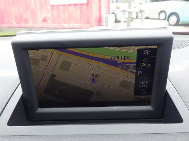 アウディ Ａ１ スポーツバック 1．4TFSI 千葉県 2012(平24)年 3.1万km ミサノレッドパールエフェクト 純正ナビ/地デジTV/【DVD/CD再生機能　Bluetooth接続】/革巻きステアリング/ETC/HID/純正15インチアルミホイル/スマートキー