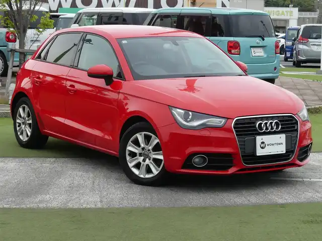 アウディ Ａ１ スポーツバック 1．4TFSI 千葉県 2012(平24)年 3.1万km ミサノレッドパールエフェクト 純正ナビ/地デジTV/【DVD/CD再生機能　Bluetooth接続】/革巻きステアリング/ETC/HID/純正15インチアルミホイル/スマートキー