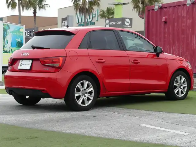 アウディ Ａ１ スポーツバック 1．4TFSI 千葉県 2012(平24)年 3.1万km ミサノレッドパールエフェクト 純正ナビ/地デジTV/【DVD/CD再生機能　Bluetooth接続】/革巻きステアリング/ETC/HID/純正15インチアルミホイル/スマートキー