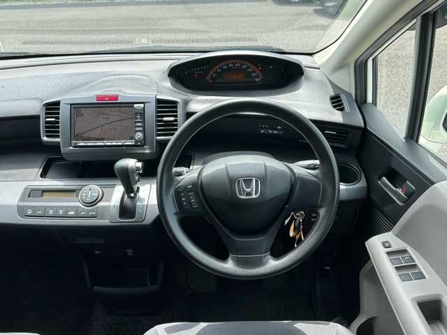 ホンダ フリード G ジャストセレクション 千葉県 2010(平22)年 7.6万km プレミアムホワイトパール 純正ナビ/純正ワンセグテレビ/バックカメラ/コーナーポール/片側パワースライドドア/ウォークスルー/純正フロアマット/スペアキー1本/取扱説明書