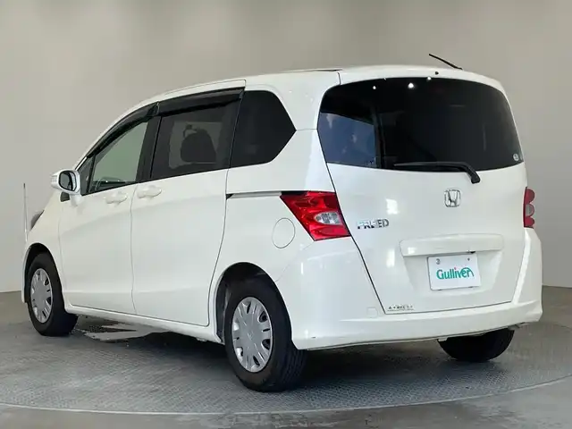 ホンダ フリード G ジャストセレクション 栃木県 2010(平22)年 7.6万km プレミアムホワイトパール 純正ナビ/(CD/DVD/ワンセグTV)/バックカメラ/コーナーポール/片側パワースライドドア/ウォークスルー/純正フロアマット/電動格納ミラー/ウィンカーミラー/スペアキー1本/取扱説明書