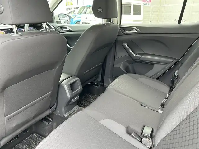 フォルクスワーゲン ＶＷ Ｔ－クロス TSI アクティブ 福岡県 2022(令4)年 1.3万km グレー 禁煙車/純正ディスプレイオーディオ/（Bluetooth、アップルカープレイ）/レーダークルーズコントロール/パドルシフト/スマートキー・/プッシュスタート/クリアランスソナー/パーキングアシスト/純正16インチアルミホイール/純正LEDヘッドライト/純正フロアマット/ルーフレール/ビルトインETC/コーナーセンサー/革巻きハンドル/バックカメラ/ドライブレコーダー/フォグランプ/スマートキー×2/保証書/取扱説明書