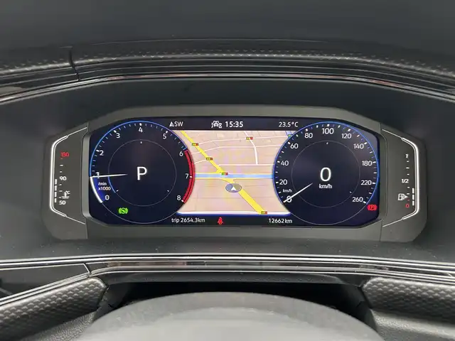 フォルクスワーゲン ＶＷ Ｔ－クロス TSI アクティブ 福岡県 2022(令4)年 1.3万km グレー 禁煙車/純正ディスプレイオーディオ/（Bluetooth、アップルカープレイ）/レーダークルーズコントロール/パドルシフト/スマートキー・/プッシュスタート/クリアランスソナー/パーキングアシスト/純正16インチアルミホイール/純正LEDヘッドライト/純正フロアマット/ルーフレール/ビルトインETC/コーナーセンサー/革巻きハンドル/バックカメラ/ドライブレコーダー/フォグランプ/スマートキー×2/保証書/取扱説明書