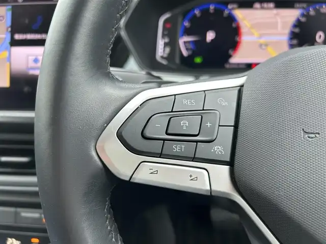 フォルクスワーゲン ＶＷ Ｔ－クロス TSI アクティブ 福岡県 2022(令4)年 1.3万km グレー 禁煙車/純正ディスプレイオーディオ/（Bluetooth、アップルカープレイ）/レーダークルーズコントロール/パドルシフト/スマートキー・/プッシュスタート/クリアランスソナー/パーキングアシスト/純正16インチアルミホイール/純正LEDヘッドライト/純正フロアマット/ルーフレール/ビルトインETC/コーナーセンサー/革巻きハンドル/バックカメラ/ドライブレコーダー/フォグランプ/スマートキー×2/保証書/取扱説明書