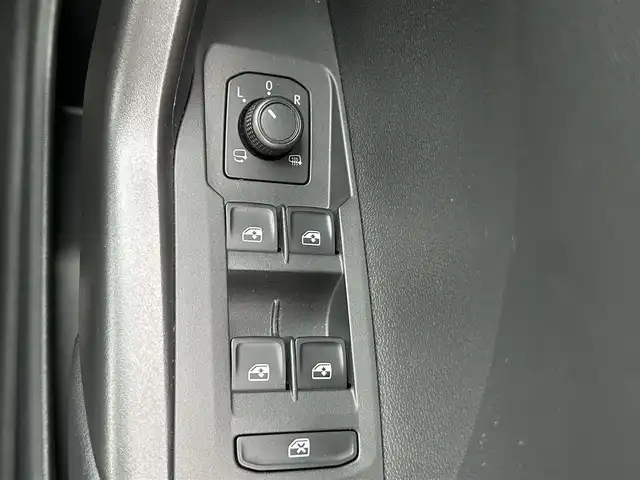 フォルクスワーゲン ＶＷ Ｔ－クロス TSI アクティブ 福岡県 2022(令4)年 1.3万km グレー 禁煙車/純正ディスプレイオーディオ/（Bluetooth、アップルカープレイ）/レーダークルーズコントロール/パドルシフト/スマートキー・/プッシュスタート/クリアランスソナー/パーキングアシスト/純正16インチアルミホイール/純正LEDヘッドライト/純正フロアマット/ルーフレール/ビルトインETC/コーナーセンサー/革巻きハンドル/バックカメラ/ドライブレコーダー/フォグランプ/スマートキー×2/保証書/取扱説明書