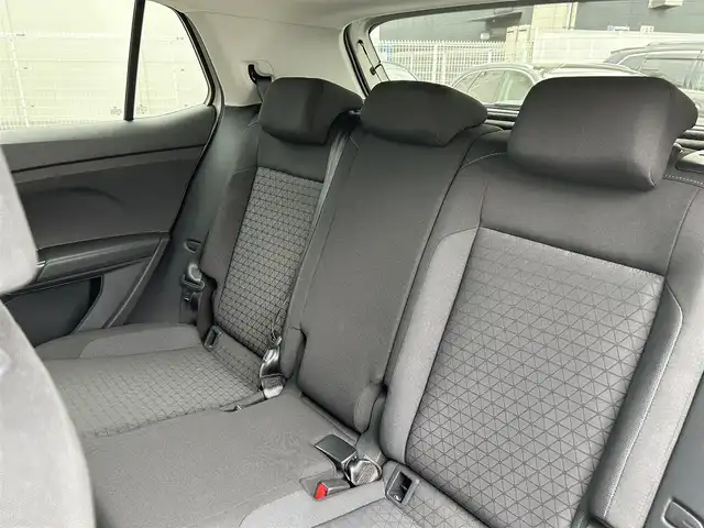 フォルクスワーゲン ＶＷ Ｔ－クロス TSI アクティブ 福岡県 2022(令4)年 1.3万km グレー 禁煙車/純正ディスプレイオーディオ/（Bluetooth、アップルカープレイ）/レーダークルーズコントロール/パドルシフト/スマートキー・/プッシュスタート/クリアランスソナー/パーキングアシスト/純正16インチアルミホイール/純正LEDヘッドライト/純正フロアマット/ルーフレール/ビルトインETC/コーナーセンサー/革巻きハンドル/バックカメラ/ドライブレコーダー/フォグランプ/スマートキー×2/保証書/取扱説明書