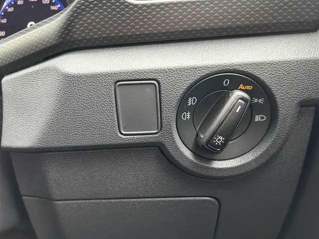 フォルクスワーゲン ＶＷ Ｔ－クロス TSI アクティブ 福岡県 2022(令4)年 1.3万km グレー 禁煙車/純正ディスプレイオーディオ/（Bluetooth、アップルカープレイ）/レーダークルーズコントロール/パドルシフト/スマートキー・/プッシュスタート/クリアランスソナー/パーキングアシスト/純正16インチアルミホイール/純正LEDヘッドライト/純正フロアマット/ルーフレール/ビルトインETC/コーナーセンサー/革巻きハンドル/バックカメラ/ドライブレコーダー/フォグランプ/スマートキー×2/保証書/取扱説明書