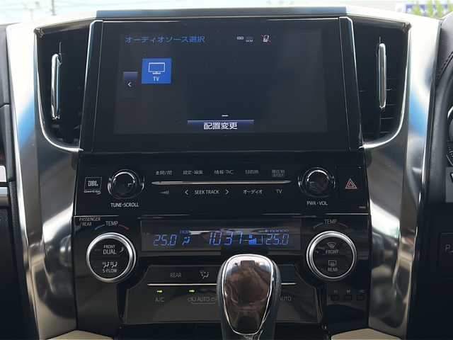 トヨタ アルファードハイブリット X 青森県 2019(平31)年 4.2万km ホワイトパールクリスタルシャイン 4WD/TコネクトSDナビ・フルセグTV/JBLプレミアムサウンド/CD・DVD・Bluetooth・SD/ツインムーンルーフ/OPインテリジェントパーキングアシスト2/OPデジタルインナーミラー/両側パワースライドドア/セーフティセンス/プリクラッシュセーフティ/レーダークルーズコントロール/レーントレーシングアシスト/オートマチックハイビーム/ロードサインアシスト/OPブラインドスポットモニター/前後ドライブレコーダー/AC100V100W/ビルトインETC2.0/LEDヘッドライト/LEDフォグライト/社外17インチアルミ/モデリスタエアロ