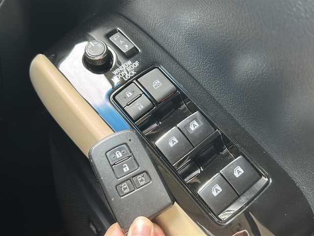 トヨタ アルファードハイブリット X 青森県 2019(平31)年 4.2万km ホワイトパールクリスタルシャイン 4WD/TコネクトSDナビ・フルセグTV/JBLプレミアムサウンド/CD・DVD・Bluetooth・SD/ツインムーンルーフ/OPインテリジェントパーキングアシスト2/OPデジタルインナーミラー/両側パワースライドドア/セーフティセンス/プリクラッシュセーフティ/レーダークルーズコントロール/レーントレーシングアシスト/オートマチックハイビーム/ロードサインアシスト/OPブラインドスポットモニター/前後ドライブレコーダー/AC100V100W/ビルトインETC2.0/LEDヘッドライト/LEDフォグライト/社外17インチアルミ/モデリスタエアロ