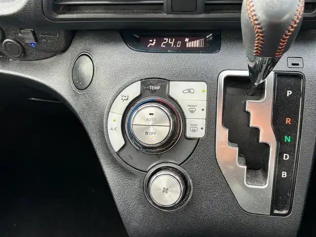 トヨタ シエンタ ハイブリッド G クエロ 宮城県 2018(平30)年 7.4万km クールボルドーガラスフレーク シートヒーター(運転席/助手席)/＝＝＝/セーフティセンスＣ　/・プリクラッシュセーフティ/・レーンディパーチャーアラート/・オートマチックハイビーム/・先行車発進告知機能/コーナーセンサー/純正ナビ　/・フルセグ/CD/DVD/SD録画/Bluetooth/バックカメラ　/ビルドインＥＴＣ　/前後ドライブレコーダー　/ＬＥＤヘッドライト/オートライト　/ハーフレザー　/革巻きステアリング　/ステアリングスイッチ連動/プッシュスタート/スマートキー/社外センターコンソール