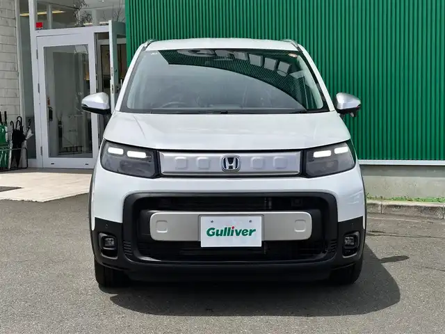 ホンダ フリード ハイブリット e:HEV クロスター 宮城県 2025(令7)年 0.1万km未満 プラチナホワイトパール 2列目キャプテンシート/リアクーラー/＝＝＝/ホンダセンシング/●衝突軽減ブレーキ（CMBS）/●先行車発進お知らせ機能/●歩行者事故低減ステアリング/●路外逸脱抑制機能/●標識認識機能/●渋滞追従機能付アダプティブクルーズコントロール（ACC）/●車線維持支援システム（LKAS）/●トラフィックジャムアシスト（渋滞運転支援機能）/●ブラインドスポットインフォメーション/●誤発進抑制機能/●後方誤発進抑制機能/●近距離衝突軽減ブレーキ/●急アクセル抑制機能/●パーキングセンサーシステム/●オートハイビーム/コンフォートビューパッケージ/純正9インチナビ（LXM-242ZFNI）/・Bluetooth/・AppleCarPlay/AndroidAuto/・フルセグTV/バックカメラ/両側パワースライドドア/ハーフレザーシート/前席シートヒーター/革巻きステアリング/LEDヘッドランプ/フォグランプ/オートライト/スマートキー＆プッシュスタート/スペアキー/電動格納ミラー/ルーフレール/純正15インチAW/W/サイド/カーテンエアバッグ