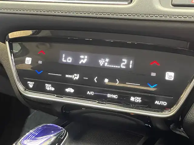 ホンダ ヴェゼル ハイブリッド Z ホンダセンシング 岩手県 2016(平28)年 10万km ホワイトオーキッドパール ４WD/ホンダセンシング/衝突軽減ブレーキ/アダプティブクルーズコントロール/車線維持支援システム/路外逸脱抑制機能/誤発進抑制機能/標識認識機能/横滑り防止装置/オートブレーキホールド/パドルシフト/チップアップリヤシート/前席シートヒーター/純正ナビ/（CD/DVD/フルセグ/SD/USB/HDMI/Bluetooth）/ステアリングスイッチ/バックカメラ/ETC/LEDヘッドライト/LEDフォグランプ/純正17インチアルミホイール
