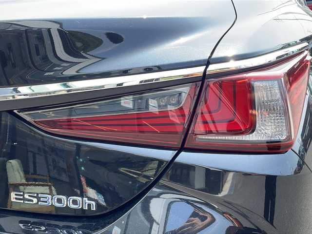 レクサス ＥＳ 300h バージョンL 兵庫県 2020(令2)年 4.9万km 黒 純正オーディオディスプレイ/・BT/・CD/DVD/デジタルバックミラー/デジタルアウターミラー/プリクラッシュセーフティ/クリアランスソナー/ブラインドスポットモニター/オートライト/レーン逸脱警報/クルーズコントロール/シートヒーター/エアシート/ステアリングヒーター/ETC2.0