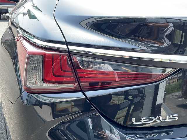 レクサス ＥＳ 300h バージョンL 兵庫県 2020(令2)年 4.9万km 黒 純正オーディオディスプレイ/・BT/・CD/DVD/デジタルバックミラー/デジタルアウターミラー/プリクラッシュセーフティ/クリアランスソナー/ブラインドスポットモニター/オートライト/レーン逸脱警報/クルーズコントロール/シートヒーター/エアシート/ステアリングヒーター/ETC2.0