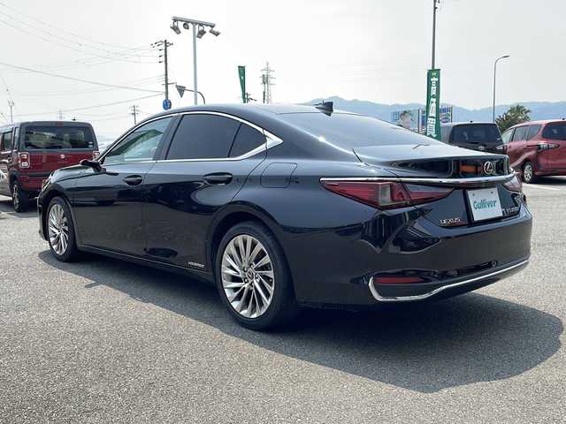 レクサス ＥＳ 300h バージョンL 兵庫県 2020(令2)年 4.9万km 黒 純正オーディオディスプレイ/・BT/・CD/DVD/デジタルバックミラー/デジタルアウターミラー/プリクラッシュセーフティ/クリアランスソナー/ブラインドスポットモニター/オートライト/レーン逸脱警報/クルーズコントロール/シートヒーター/エアシート/ステアリングヒーター/ETC2.0
