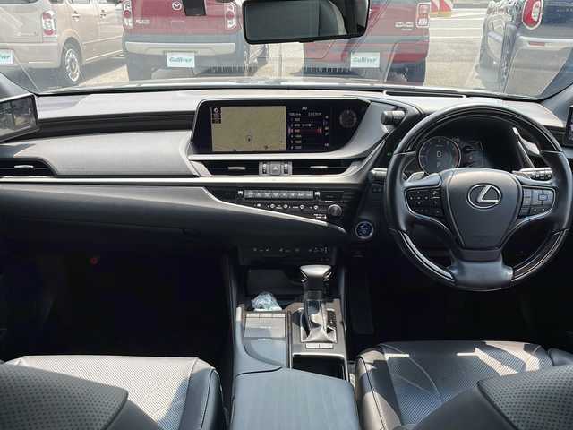 レクサス ＥＳ 300h バージョンL 兵庫県 2020(令2)年 4.9万km 黒 純正オーディオディスプレイ/・BT/・CD/DVD/デジタルバックミラー/デジタルアウターミラー/プリクラッシュセーフティ/クリアランスソナー/ブラインドスポットモニター/オートライト/レーン逸脱警報/クルーズコントロール/シートヒーター/エアシート/ステアリングヒーター/ETC2.0