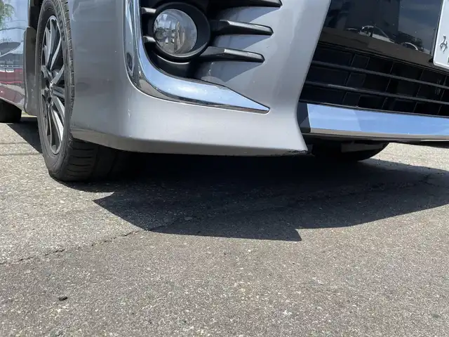 トヨタ ヴォクシー ZS 煌 新潟県 2015(平27)年 6.5万km アイスチタニウムマイカメタリック 禁煙車/4WD/社外メモリナビ/フルセグ/　CD/DVD/Bluetooth/社外フリップダウンモニター/バックカメラ/両側パワースライドドア/スマートキー/純正エンジンスターター/LEDヘッドライト/オートライト/フォグランプ/革巻きステアリング/ワイパーデアイサー/プッシュスタート/ETC/社外アルミ付きスタッドレス/　（積み込み６mm）