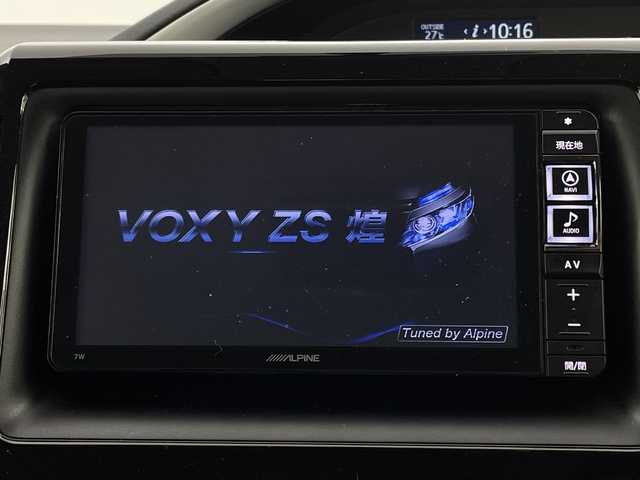 トヨタ ヴォクシー ZS 煌 新潟県 2015(平27)年 6.5万km アイスチタニウムマイカメタリック 禁煙車/4WD/社外メモリナビ/フルセグ/　CD/DVD/Bluetooth/社外フリップダウンモニター/バックカメラ/両側パワースライドドア/スマートキー/純正エンジンスターター/LEDヘッドライト/オートライト/フォグランプ/革巻きステアリング/ワイパーデアイサー/プッシュスタート/ETC/社外アルミ付きスタッドレス/　（積み込み６mm）