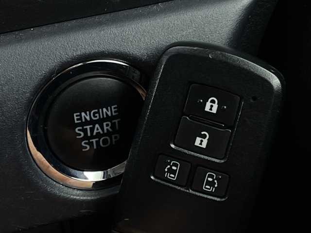 トヨタ ヴォクシー ZS 煌 新潟県 2015(平27)年 6.5万km アイスチタニウムマイカメタリック 禁煙車/4WD/社外メモリナビ/フルセグ/　CD/DVD/Bluetooth/社外フリップダウンモニター/バックカメラ/両側パワースライドドア/スマートキー/純正エンジンスターター/LEDヘッドライト/オートライト/フォグランプ/革巻きステアリング/ワイパーデアイサー/プッシュスタート/ETC/社外アルミ付きスタッドレス/　（積み込み６mm）