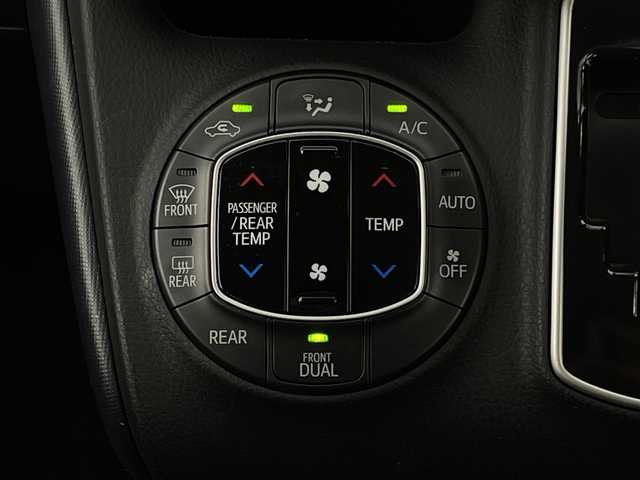 トヨタ ヴォクシー ZS 煌 新潟県 2015(平27)年 6.5万km アイスチタニウムマイカメタリック 禁煙車/4WD/社外メモリナビ/フルセグ/　CD/DVD/Bluetooth/社外フリップダウンモニター/バックカメラ/両側パワースライドドア/スマートキー/純正エンジンスターター/LEDヘッドライト/オートライト/フォグランプ/革巻きステアリング/ワイパーデアイサー/プッシュスタート/ETC/社外アルミ付きスタッドレス/　（積み込み６mm）